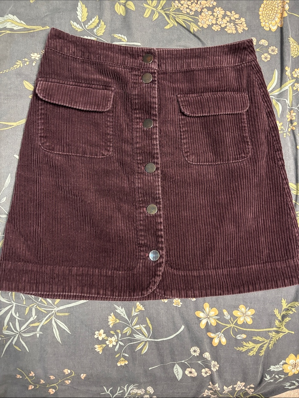 LOFT Button-Front Corduroy Pocket Mini Skirt in Burgundy Plum Size 4/Small
